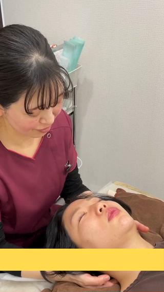 初回カウンセリングを含む通常¥11,000のメニューを初回限定価格にてご提供。
【小顔矯正】
写真に映る顔が、以前より大きく感じる。
フェイスラインのぼやけ・むくみ・エラ張り・左右差が気になる方へ。
お顔のバランスを整え、スッキリとしたフェイスラインへ導く小顔ケアです。
強い圧で押す施術ではなく、首、姿勢のバランスから整えることで、戻りにくい土台を作ります。
施術時間:約60分(カウンセリング30分含む)
【施術の流れ】
問診➤小顔矯正施術➤チェック
※お着替えなしで施術可能
※メイクしたままでも受けていただけます
※化粧崩れが気になる方はお直し道具をご持参ください