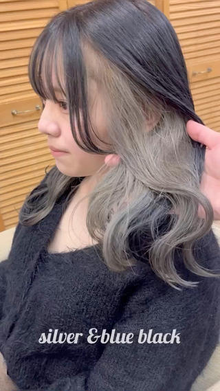 イヤリングカラー×シルバーグレージュ×ブルーブラック
ブリーチ2回、コントラストが効いて可愛いです◎