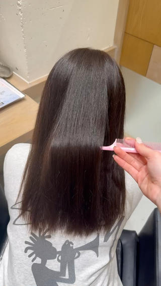 赤みを消す落ち着きのあるオリーブベージュ