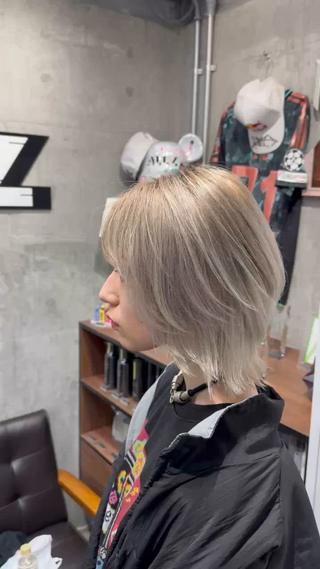 ショート カラー ホワイトブロンド RIKUTOのヘアスタイル