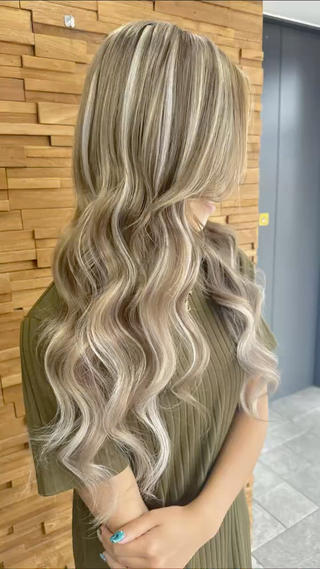 ロング カラー RIEブリーチ& エクステ特化型のヘアスタイル