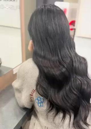 ロング RIEブリーチ& エクステ特化型のヘアスタイル