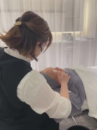 天然ミネラルベースのソフトピーリングでお肌の劣化タンパクを取り除きます。ツルツルで透明感溢れる美肌へ。
#フェイシャル
#ウインズ海老名サロン
#喜田法子
#美肌専門店
#ニキビケア
#シミケア
#ピーリング