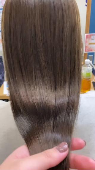 ミルクティーベージュ
月に1回のAujua のトリートメントでブリーチ履歴3回のお客様でもツヤツヤに