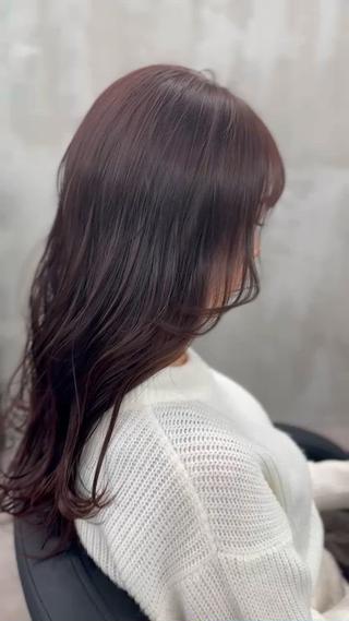 カシスチョコレート
透け感/バレイヤージュ/メルティカラー/マッシュ/フェミニン/インナーカラー/ボブ/センターパート/小顔カット/モード/ロブ/ハイライト/ラフ/アンニュイ/抜け感/アッシュ/ウルフ/ストレート/重め/ヘルシー/シースルーバング/ビタミンカラー/くびれヘア/透明感/