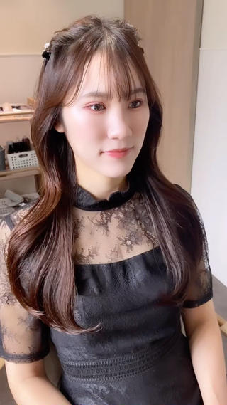 お呼ばれ簡単アレンジ
リアルお客様です
大人気のハーフアップアレンジに韓国ヘアで激カワヘアスタイルです
