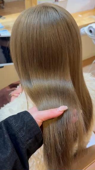 カラー 小西 ひまりのヘアスタイル