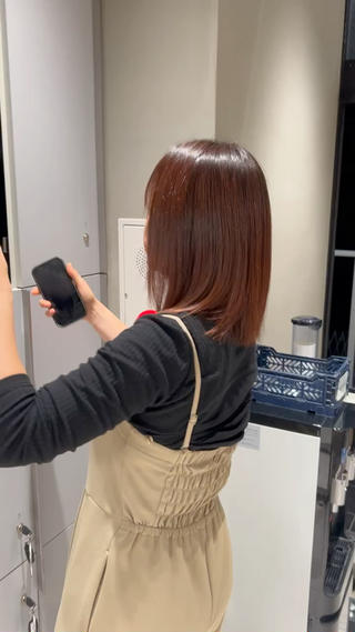 クセでボリュームが出やすいお客様。
縮毛矯正でしっかりクセを伸ばし、ボリュームを抑えることによって次の日からのセットがだいぶ楽になります