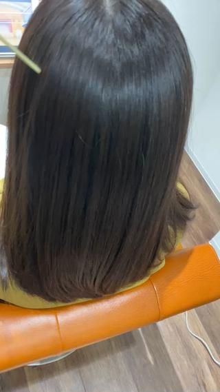 毛先の先まで艶のコントラストがハッキリの縮毛矯正。
多くは言いませんので、癖、艶が気になる方は
ぜひ一度お待ちしております。