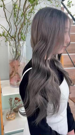 カラー かがやしづ ⭐️ベージュのヘアスタイル
