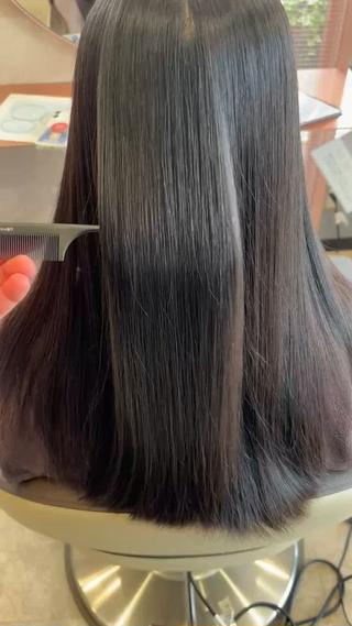 髪が綺麗だと、毎日が変わる。
クセを伸ばすだけではなく、
ツヤ・手触り・まとまりまでこだわった髪質改善ストレート。
「自然なストレートがいい」
「ダメージを最小限に抑えたい」
そんな方はぜひお任せください