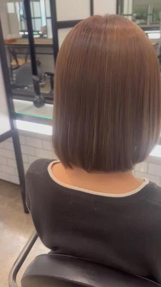 複雑な履歴が無ければ1度のベース作りで透明感のある色が綺麗に入ります!
ベージュ系にしたいとのことで赤みを削りながら、透明感あるブラウンベージュにしまた