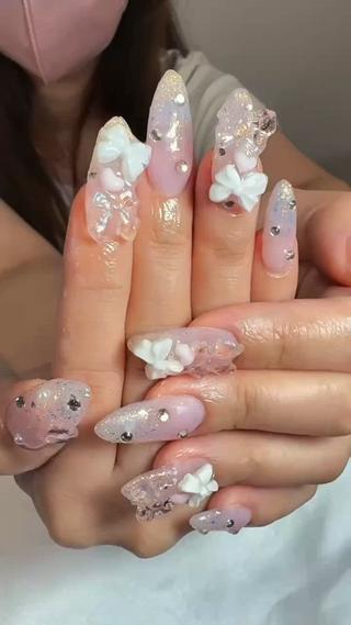 ネイル 𝓐𝓷𝓻𝓲 XiinhNailのネイルデザイン