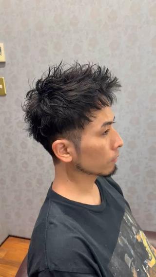 メンズショート
スパイキーショートにパーマをかけて、ラフな毛束の質感に!