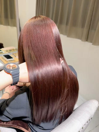 プレミアムメニューは通常よりもケアに特化したトリートメントを使用しております
集中的にダメージケアをしたい方、より美しくしっとり仕上げたい方にオススメです
