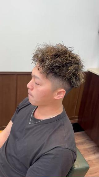 カット＋ツイストパーマ＋ハイライト(ダブルカラー)
髪の状態によりますが、
カット→ハイライトブリーチ→ツイストパーマ→オンカラーの順で一度の来店でイメチェンできます。
来店時の髪の状態や希望色によっては1回の施術で、できない可能性もありますので一度ご確認下さい 