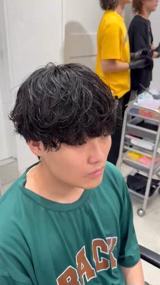 パーマ メンズ 深谷 侑亮のヘアスタイル