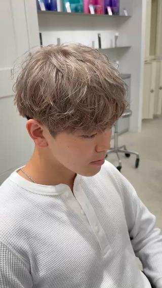 カラー メンズ 深谷 侑亮のヘアスタイル