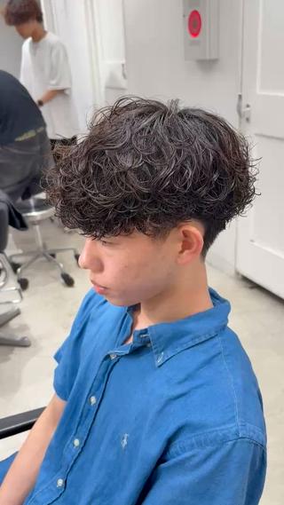 パーマ メンズ 深谷 侑亮のヘアスタイル