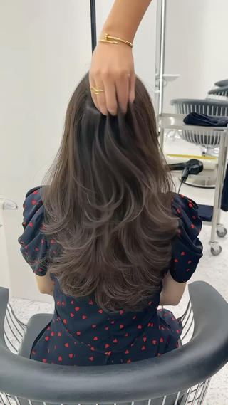 ロング カラー 佐藤 優真のヘアスタイル