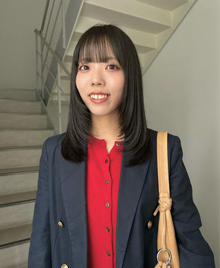 しっかりレイヤーでイメチェンスタイル︎
透明感のある暗めカラーで大人な雰囲気に