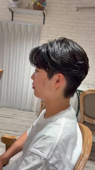 ショート パーマ レイヤー/透明感 HIRARIのヘアスタイル