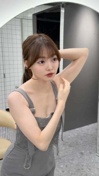 前髪あり。やや短めのサイドバング。もみあげあり。
結んだ時にもいい感じに、韓国のお姉さんみたいな
かわいい顔まわりつくります!
スタイリングのやりやすさ、なりたいを叶えるにはカットが1番大事です!