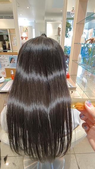 艶々デサラサラなストレート♡
ダメージのパサつきではなくクセの可能性が高い人が多いです!
その場合はトリートメントでは改善にはならず、ストレートがオススメです♡