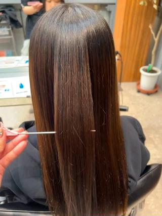 縮毛矯正で湿気に負けないプルツヤ髪️ 