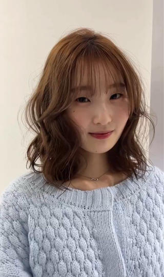 明るめカラーは動くスタイリングでより魅力的に ͗