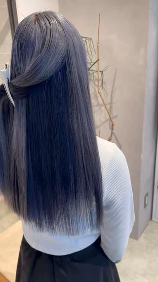 ブルーブルーシルバーのインナーカラー♡

カット＋デザインカラー＋トリートメント
¥15000 