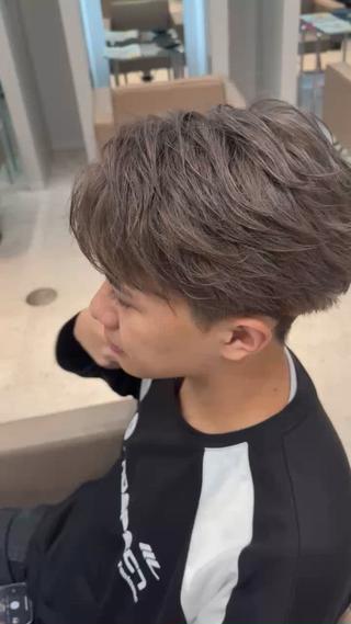 ミルクティーグレージュ
ブリーチ1回でもしっかり染めます!綺麗な見た目はもちろん色持ちも考えた明度と色味で仕上げます!