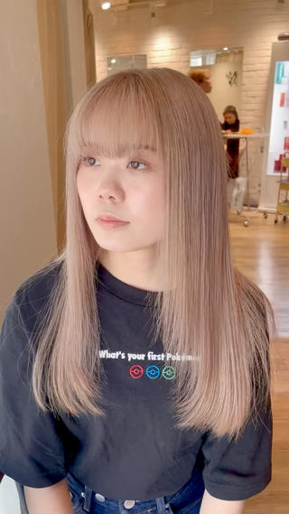 ホワイトグレージュ♡
ブリーチ2回からできます!
今シーズンのハイトーンは是非お任せください♪