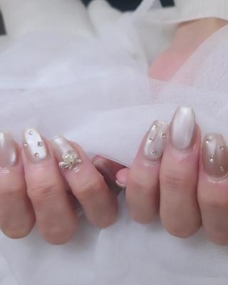 マグネット+パーツ代
#ジェルネイル#冬ネイル#マグネット#キラキラ#可愛い#大人#キレイめ#韓国#ワンホン#ベージュ