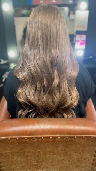 ロング カラー 奥田 星来のヘアスタイル