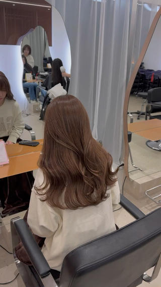 おしゃれな巻き髪!
縮毛矯正してても可愛くまけます!