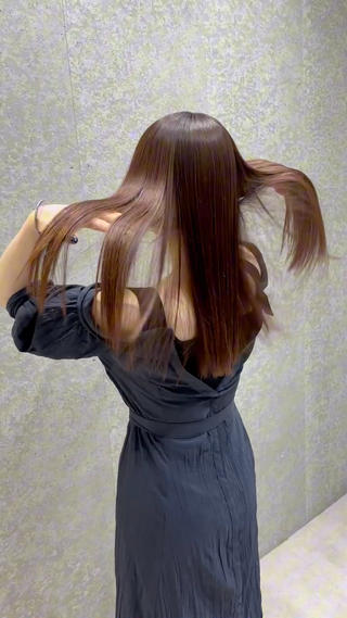 圧倒的に軽いサラサラ質感へと導き、
後天性(ダメージによるうねりや広がり)のボリュームをダウンする、
最上質髪質改善サイエンスアクアと、
最上質ヘッドスパであるラカスタスパの組み合わせです︎
銀座のラカスタヘッドスパ専門店と同技術同商材を用いて施術致します
フケやかゆみや抜け毛や白髪を予防し、
頭皮を綺麗にする事で健康で綺麗な髪の毛を生やしやすい状態にし、
頭皮のパックをして美肌菌を増やし、
リフトアップをしてシワたるみ予防をし、
ツボ押しで疲労軽減したりと、
4〜50分程施術する本格的な専門店レベルのスパです
現在他の美容室へ技術を落とし込む外部講師もしております
