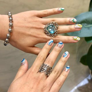 une-une space nail  
