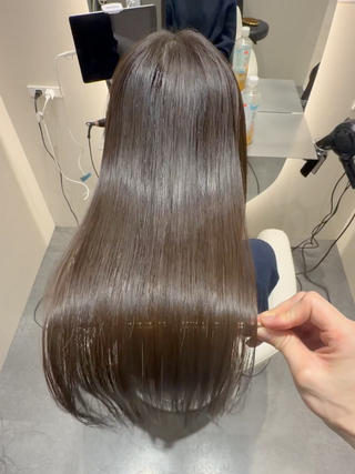 縮毛矯正で毛先まで潤う艶ストレート