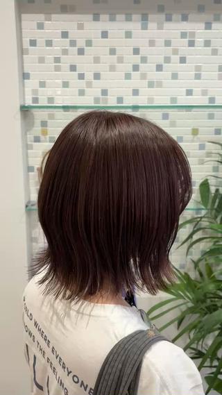 普段はアイロンで外はねスタイルをされるとのことだったので

今回はいつもと少し雰囲気を変えて、くびれをつけたスタイルに仕上げました

顔まわりに動きが出て、ぐっと大人っぽい印象に
くびれシルエットで女性らしさもアップ

外はねの可愛さは残しつつ、いつもより少し上品でおしゃれな雰囲気に
とってもお似合いでした

仕上げのスタイリングまでこだわって、ツヤ感たっぷりのさらさらヘアに

ご来店ありがとうございました
またお会いできるのを楽しみにしております 