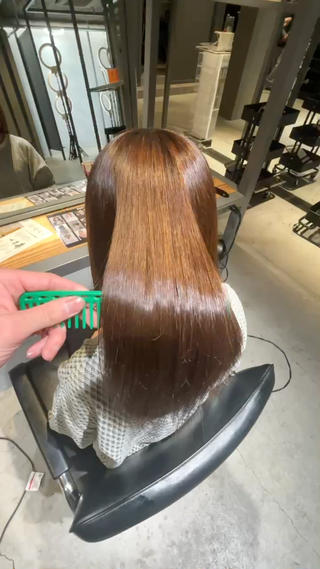 乾かしただけでまとまる◎
うねりパサつき気になる方へ