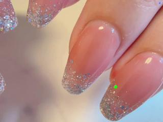 フォルムも綺麗な4週間長持ちネイル
ベースカラー+先端にはフラッシュのキラキラネイルです♡
八王子みなみ野ネイルサロンfululu