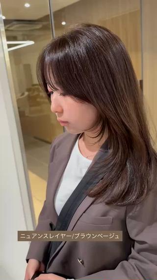 たっぷりレイヤーを入れて大人ラフヘアー
私のこだわりは耳周りにも
レイヤーを入れてる所です
ワンカールでおしゃれになります