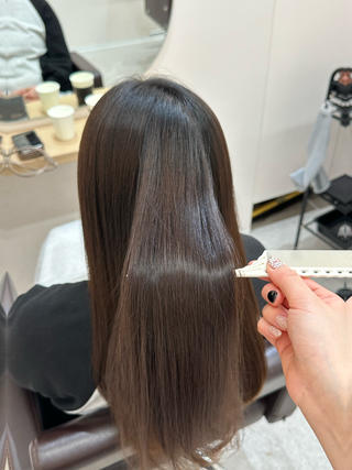 大人気メニュー縮毛矯正です
艶々髪にしましょう