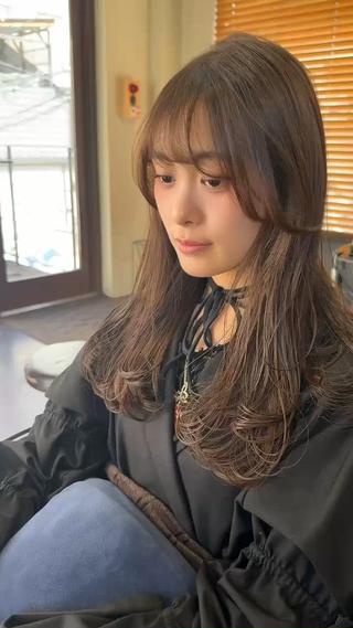 縮毛矯正は根元の伸びた部分だけなので
当日から巻けます
レイヤーも入ってるので
縮毛矯正可愛いスタイルが叶う︎︎
髪質に合った持ちの良いトリートメントで
毛先までツヤツヤに!
