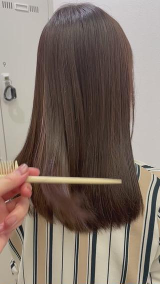 光でピンクに見えるピンクベージュカラー