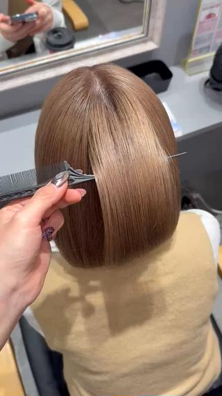 ブリーチ毛でもお客様一人一人に合ったトリートメントをしてあげる事によって艶のある髪の毛を作れます