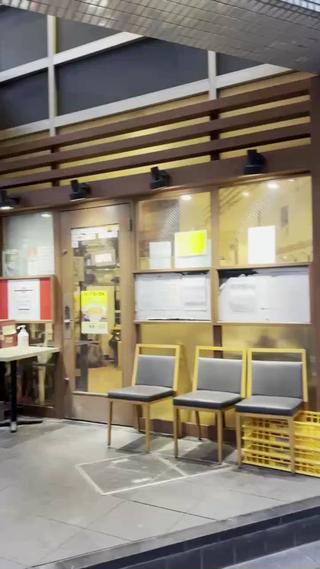 フラッフィーの場所について
ラーメン屋「MANNISH」様までは来られるものの、
「そこから先が分かりづらい…!」とのお声をいただくことがありましたので、
1階のラーメン屋MANNISH様から、
お店の入っているビル(日神パレス日暮里)の6階〜室内までの道順を動画にまとめました
ぜひご来店の際の参考にしていただけますと嬉しいです