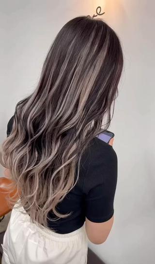 ロング シール／編込エクステ ヘアーエクステ専門店のヘアスタイル