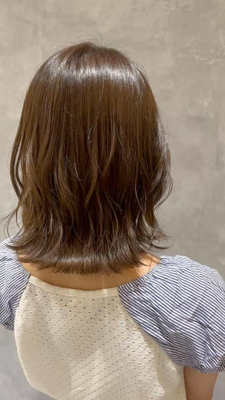 オリーブグレージュ
赤みを消して透明感のあるカラーに𓂃𓈒𓏸

可愛い巻き仕上げもお任せください

透明感カラー　艶カラー　赤み消しカラー
オリーブカラー　グレージュカラー
韓国巻き　外ハネミディアム 